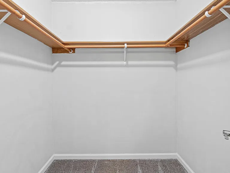 1234 Crystal Pl E — Photo 2