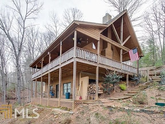 Nestled on a private mountain range of Tray Mountain.