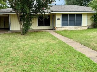318 Fairway Dr, Bryan, TX 77801