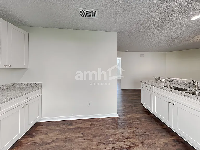 2273 Heathwood Cir — Photo 4