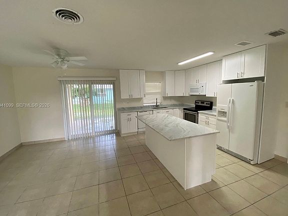 3rd image of 851 SW 63rd Way