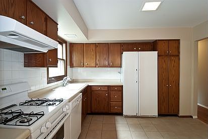 4th image of 1020 Washington Ave