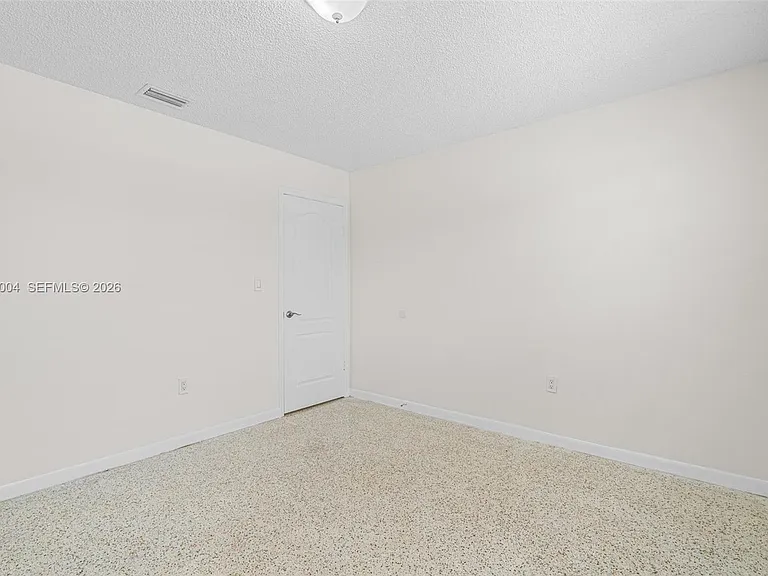 1333 W 37th St — Photo 23