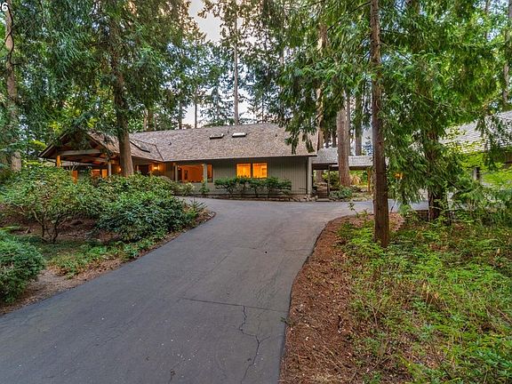 5th image of 6590 SW Montgomery Way