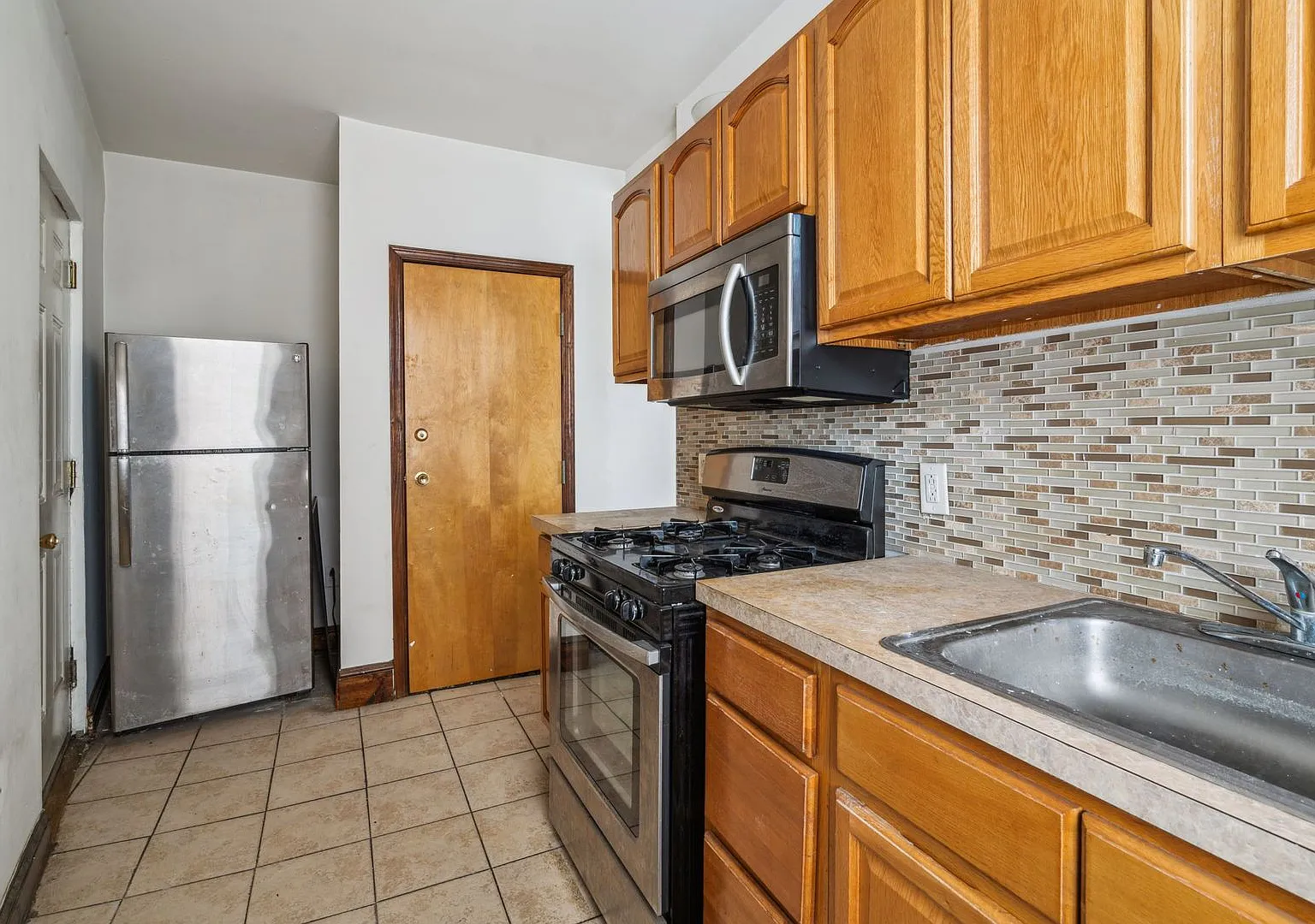 1 bed, 550 sqft, $990 — Photo 2