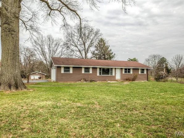 17370 Old Jamestown Rd, Florissant, MO 63034