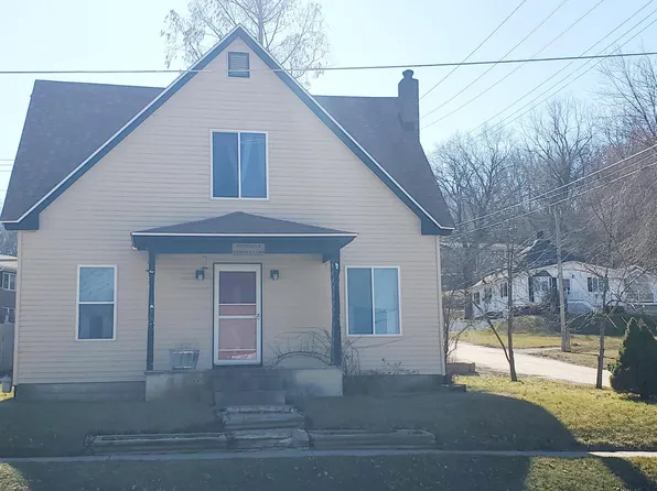 590 W 3rd St, Dallas City, IL 62330