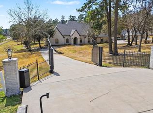 15569 Crown Oaks Dr, Montgomery, TX 77316