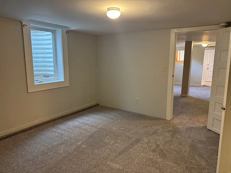 415 E State St — Photo 15