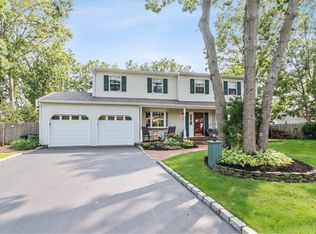 12 David Dr, Selden, NY