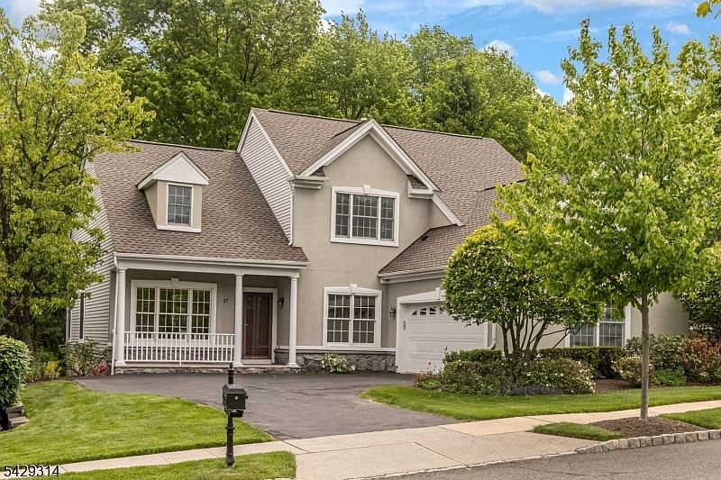 1st image of 27 Bethpage Dr