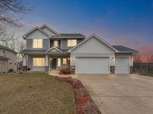 1206 Goldenray Dr, Faribault, MN 55021
