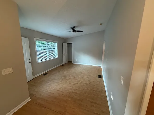 688 Inglewood Dr SE — Photo 13