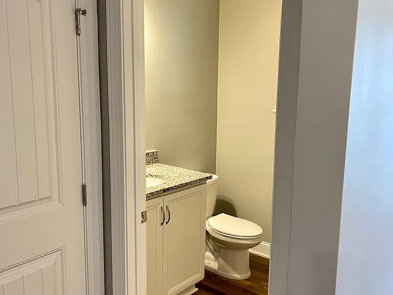 411 Lionel St — Photo 4