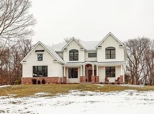 57 Dewey Rd, Inverness, IL 60067