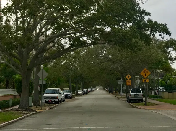 1 Edgewater Dr APT 202, Coral Gables, FL 33133