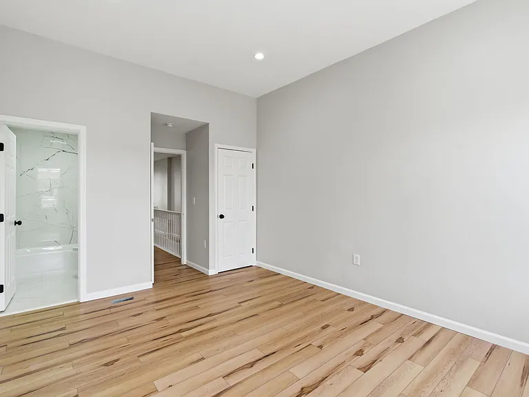 2427 Ashland Ave — Photo 10