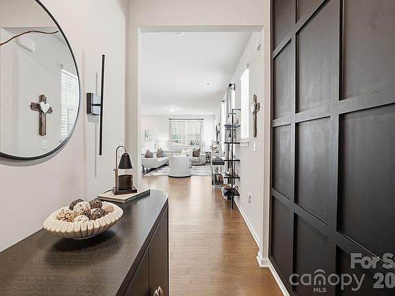 3rd image of 3039 Glenn Hope Way