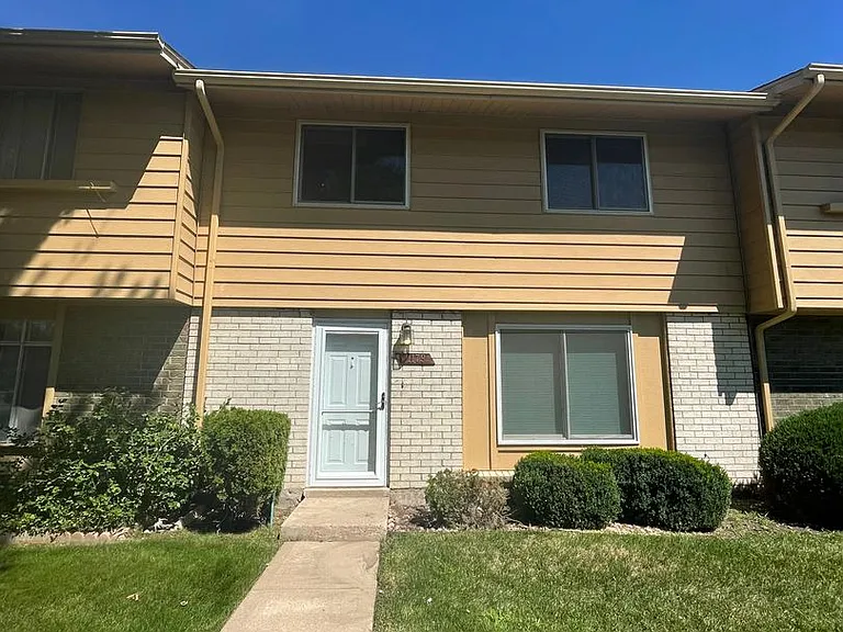 1179 S Troy St — Photo 1