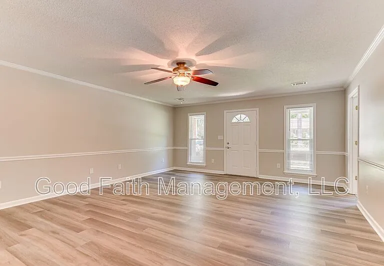 612 Fieldstone Way — Photo 2