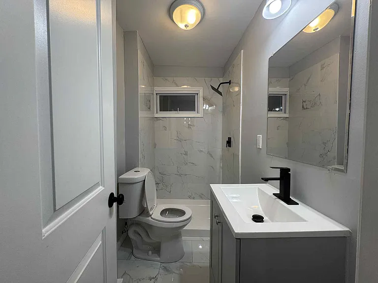 829-831 Monroe Ave #3R — Photo 5