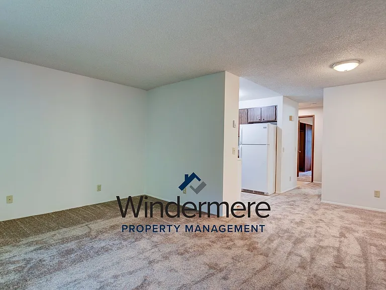 M0646-Prairie Village - 304 N. Main St — Photo 3