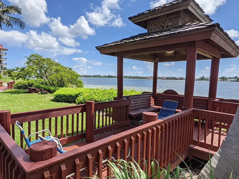 105 Half Moon Cir #F2 — Photo 30