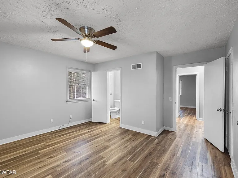 105 Montclair Dr — Photo 6
