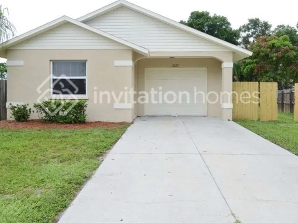 1227 Dr Martin Luther King Jr Pl, Palmetto, FL 34221