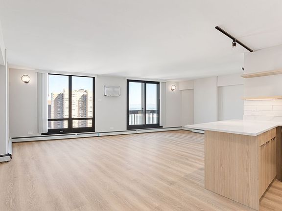 4th image of 6166 N Sheridan Rd APT 12E