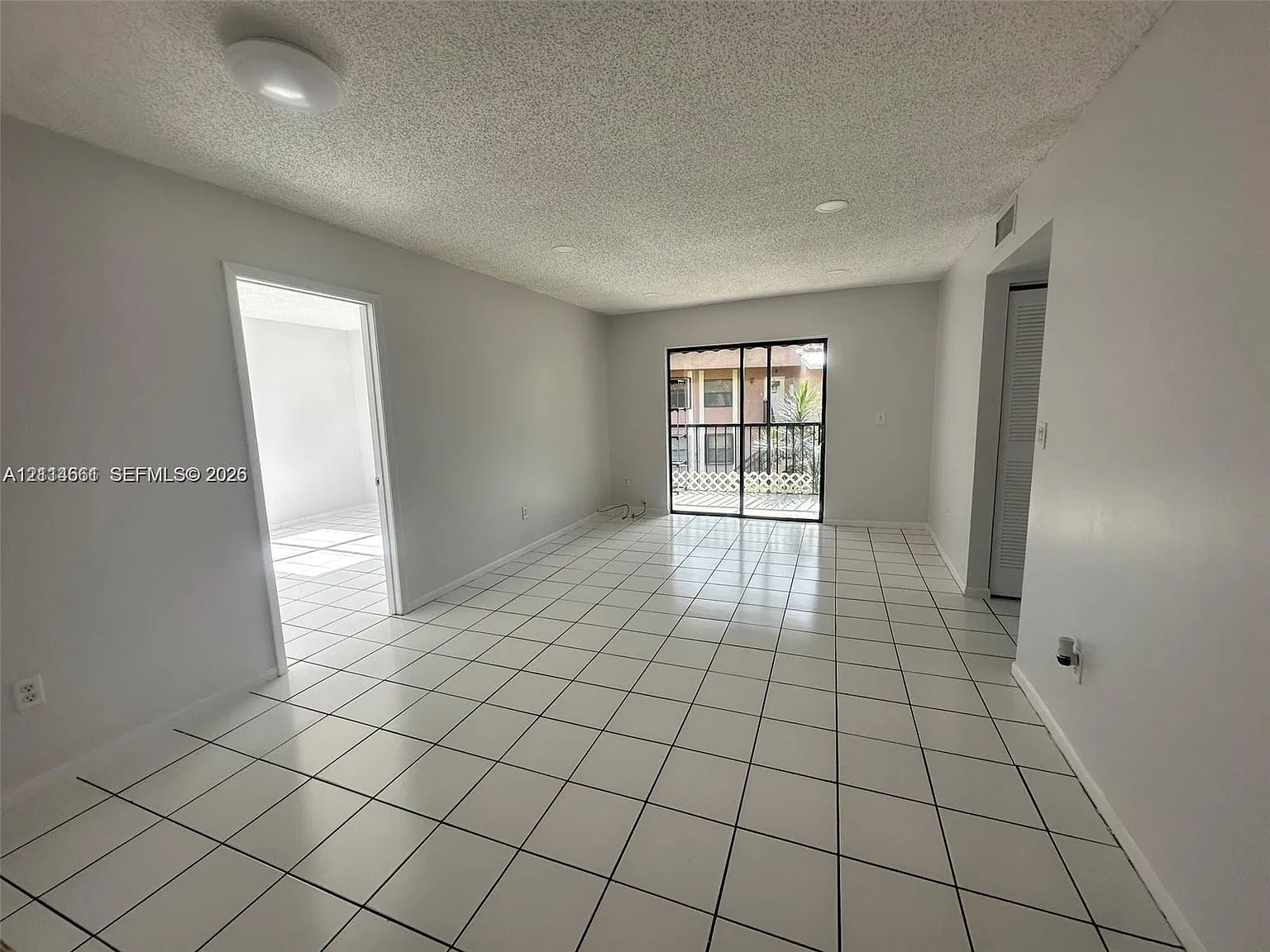 Banyan Tree Five Condo — Photo 4