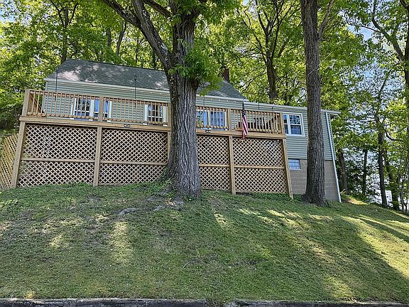4th image of 32 Fairfax Dr