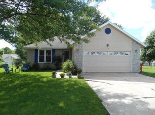 902 Hereford Dr, Grain Valley, MO 64029