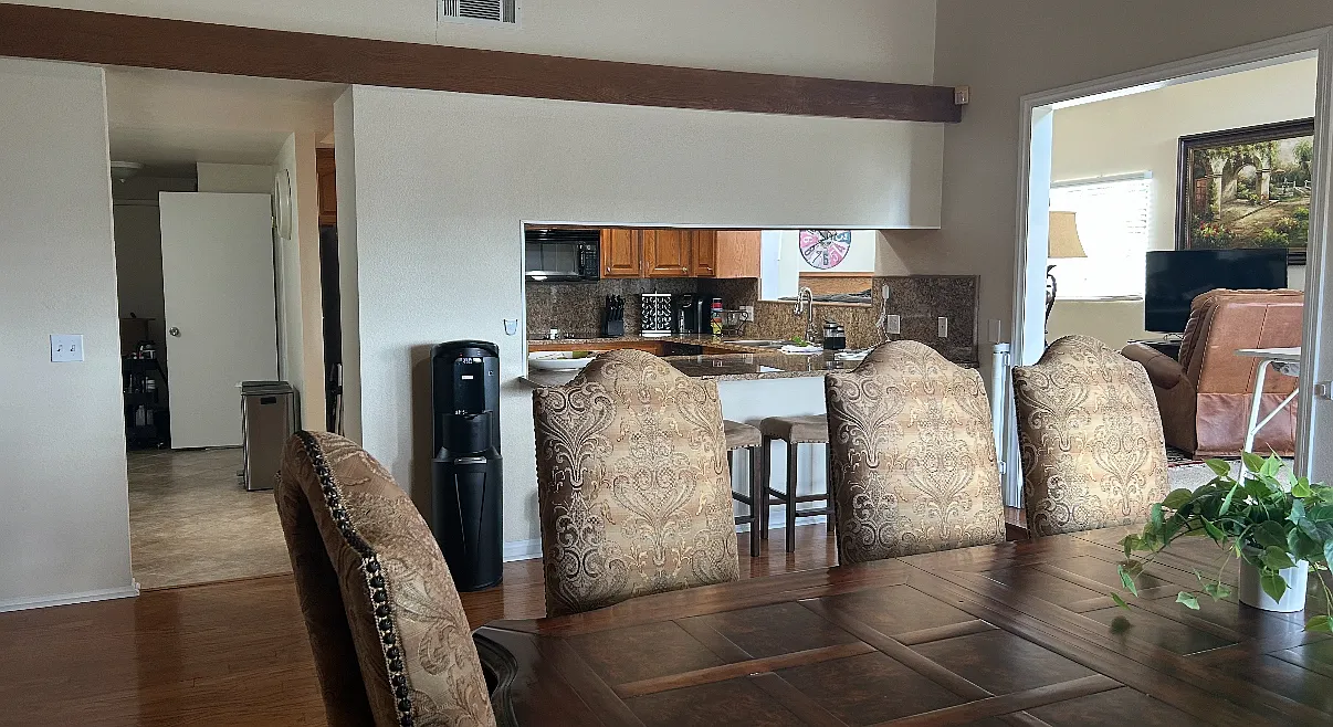 3 bed, 2.5 bath, 2658 sqft, $4,895 — Photo 4