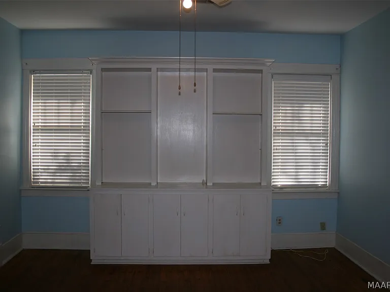 917 Park Ave — Photo 6