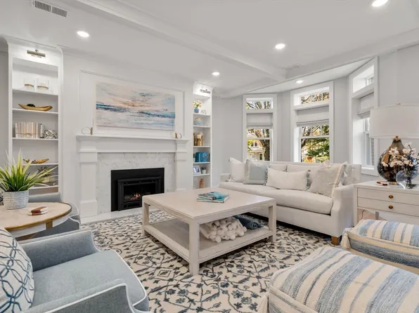 189 Babcock St #1, Brookline, MA 02446