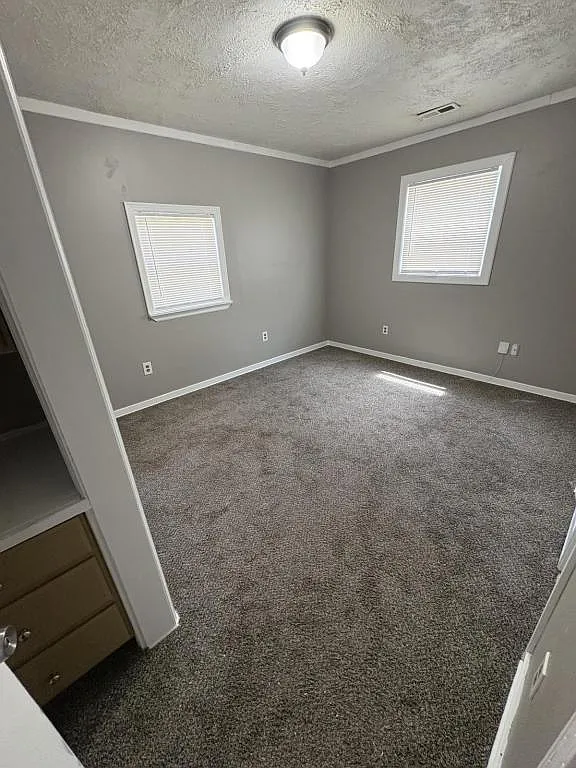 804 N Capelle — Photo 1