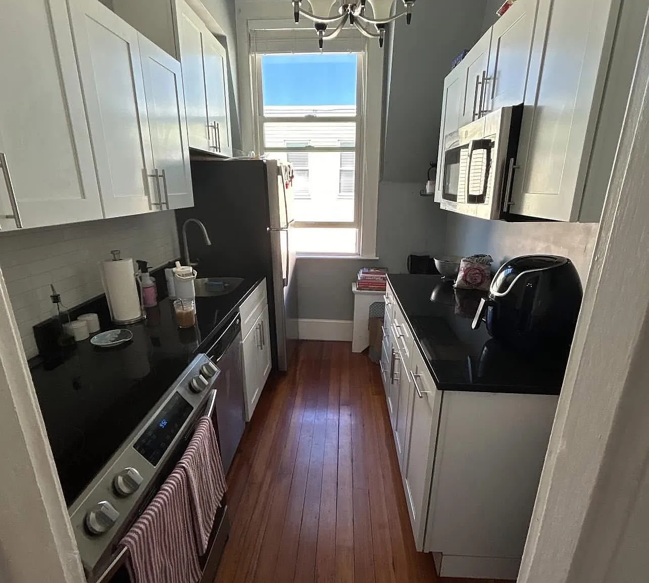 2 bed, 564 sqft, $2,950 — Photo 4