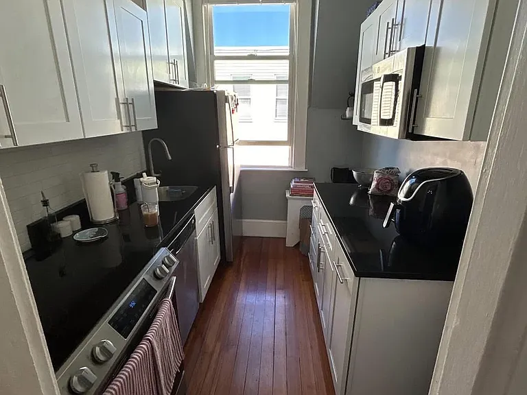 552 E 4th St #5A — Photo 4
