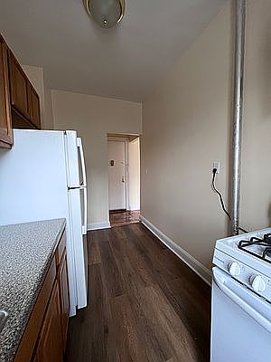 4th image of 902 43rd St APT 9C