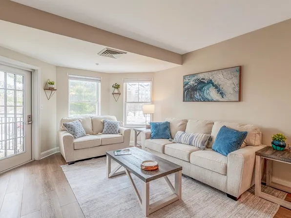 10 Seaport Dr APT 2213, Quincy, MA 02171