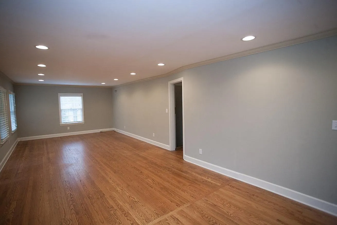 3927 Woodlawn Dr — Photo 3