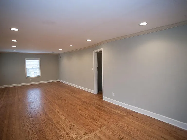 3927 Woodlawn Dr — Photo 3