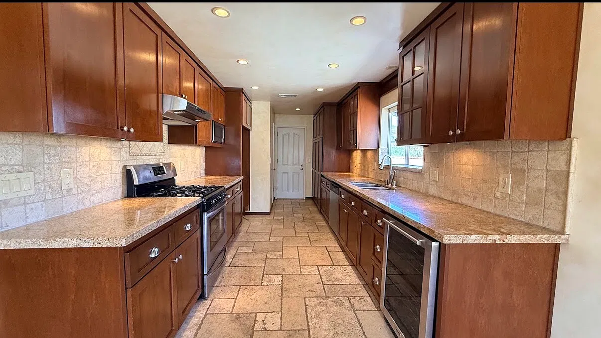 3 bed, 1792 sqft, $3,800 — Photo 2