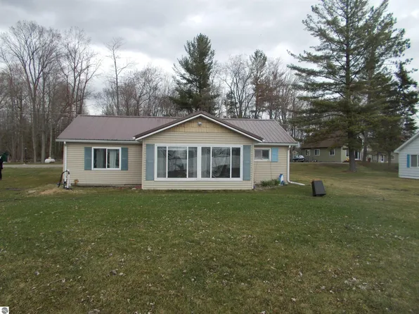 5976 Birchwood Dr, Hale, MI 48739