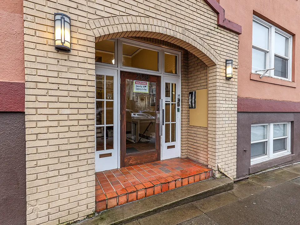 2128 SE Hawthorne Blvd - Caldwell Apartments