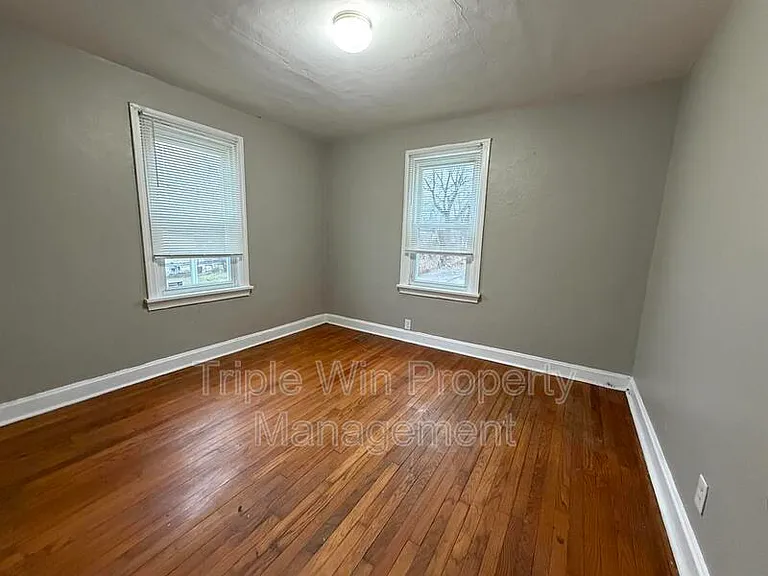 2527 Switzer Ave — Photo 14