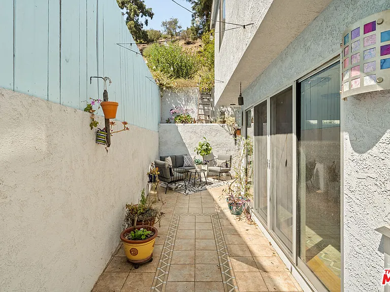 8781 Lookout Mountain Ave — Photo 8