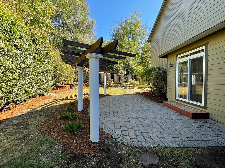 2219 NW Oxford St — Photo 20