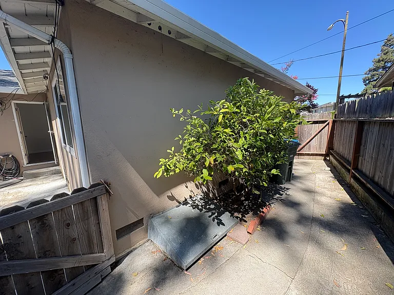 96 Lodato Ave — Photo 15